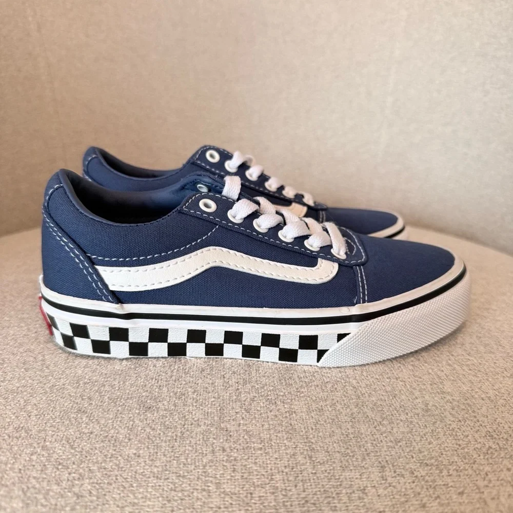 NWOT Vans Ward navy blue/ white canvas sneakers size youth 13 (unisex)